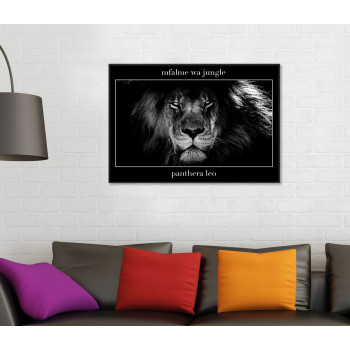 Lejon King of the Jungle på Swahili - Svartvit poster