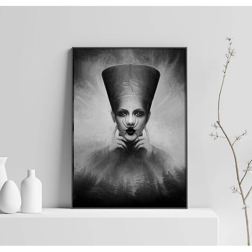 Skogens Gudinna - Mystisk svartvit poster