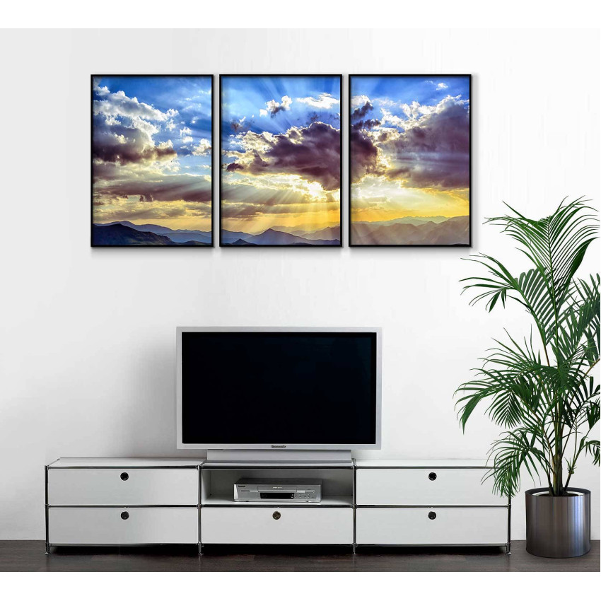 Stor tavla i tre delar med magiskt naturmotiv