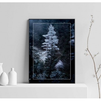Simple poster - Beautiful tree covered in snow