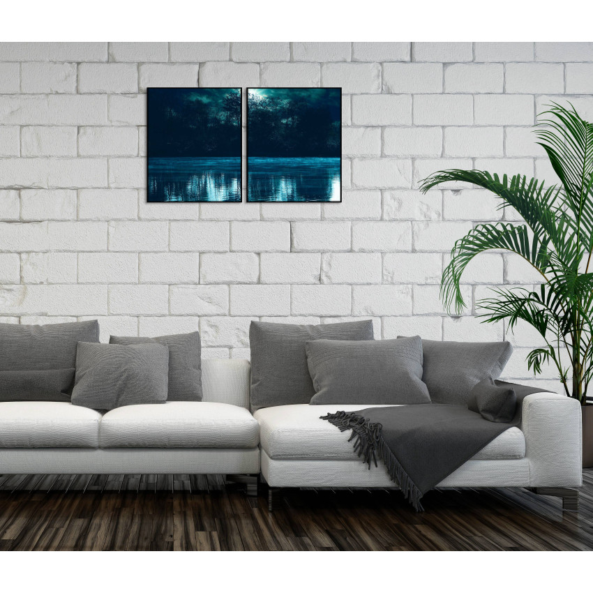 Mörk tavla med motiv av sjö & skog