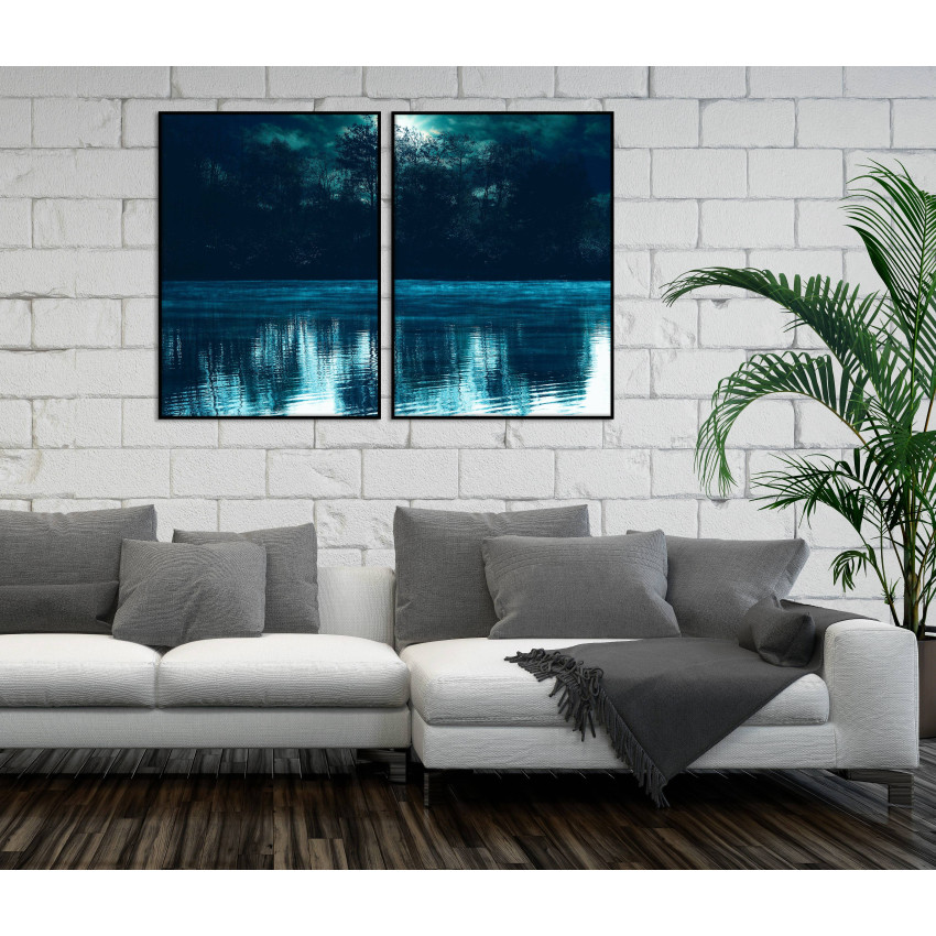 Mörk tavla med motiv av sjö & skog