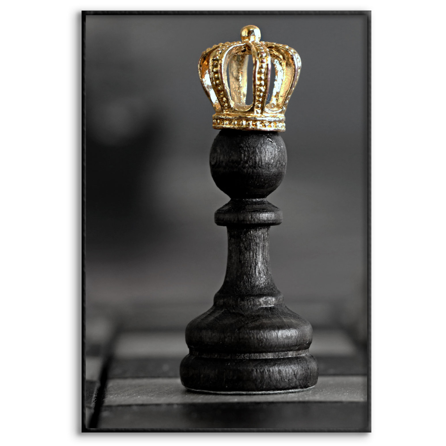 Schackpj s Bonde Med Krona Svartvit Guld Poster schackpj-s-bonde-med-krona-svartvit-guld-poster